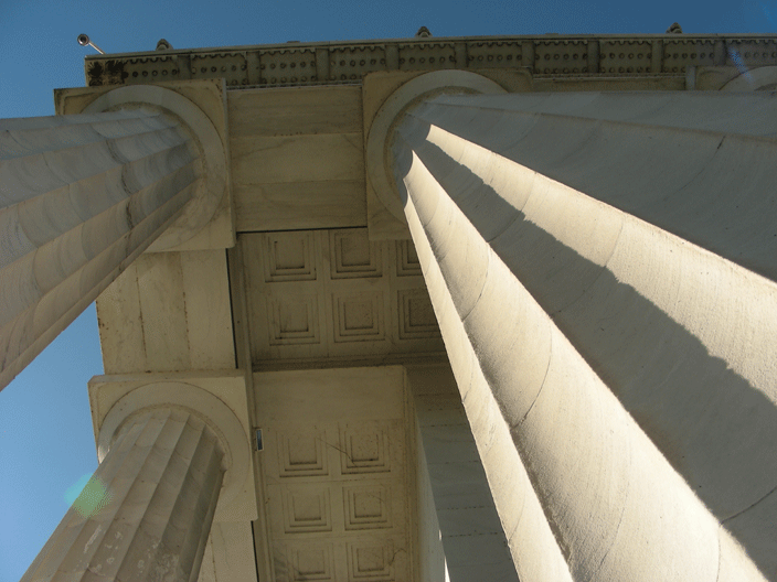 DSCN3006.gif - The Lincoln Memorial, well...parts of it (Oct '08)